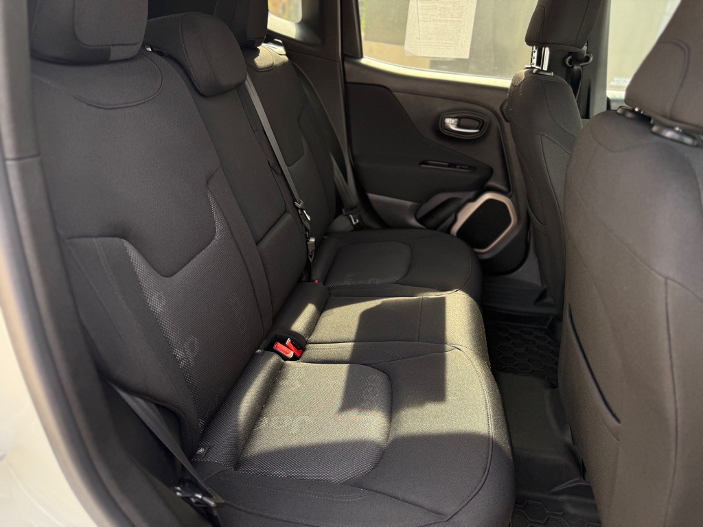 2015 Jeep Renegade Image 13