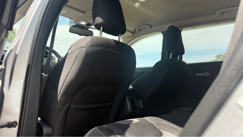 2014 Jeep Cherokee Image 8