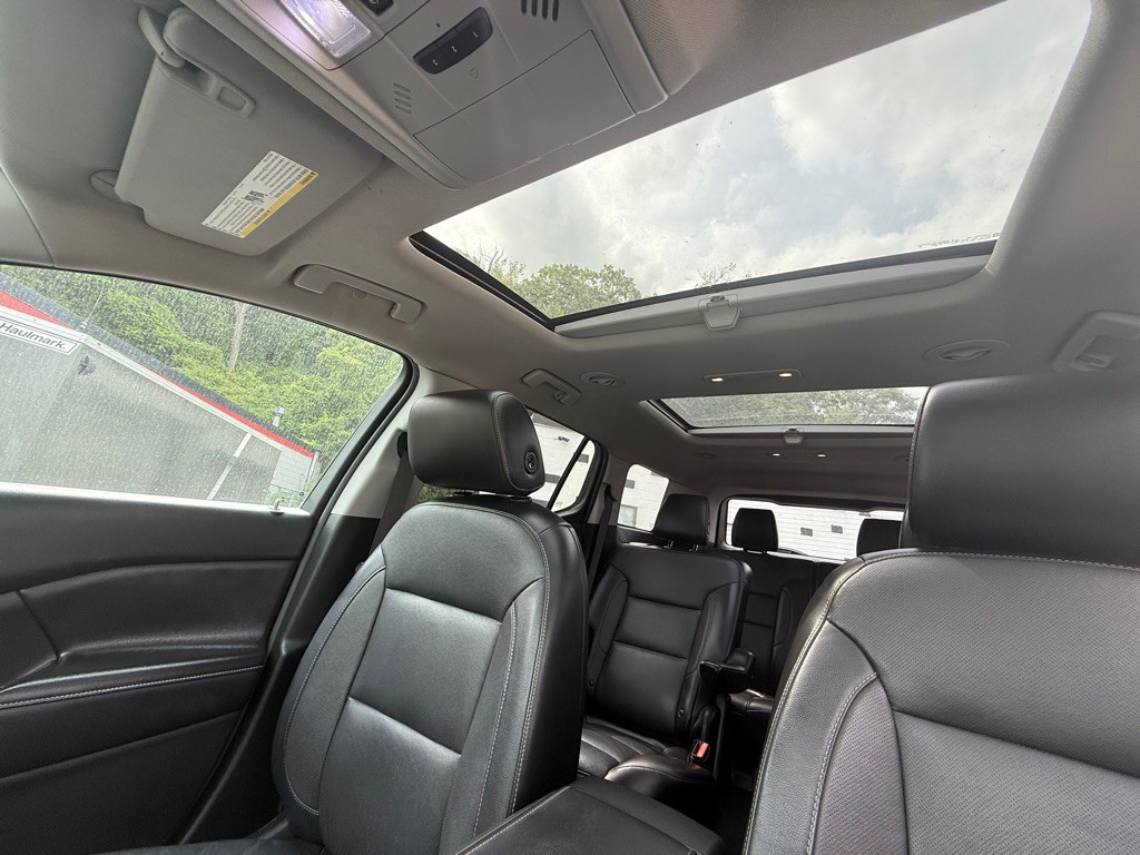 2017 GMC Acadia Image 8