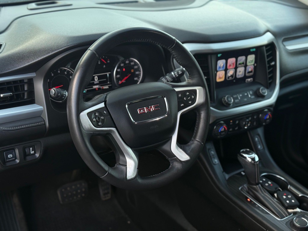 2017 GMC Acadia Image 2