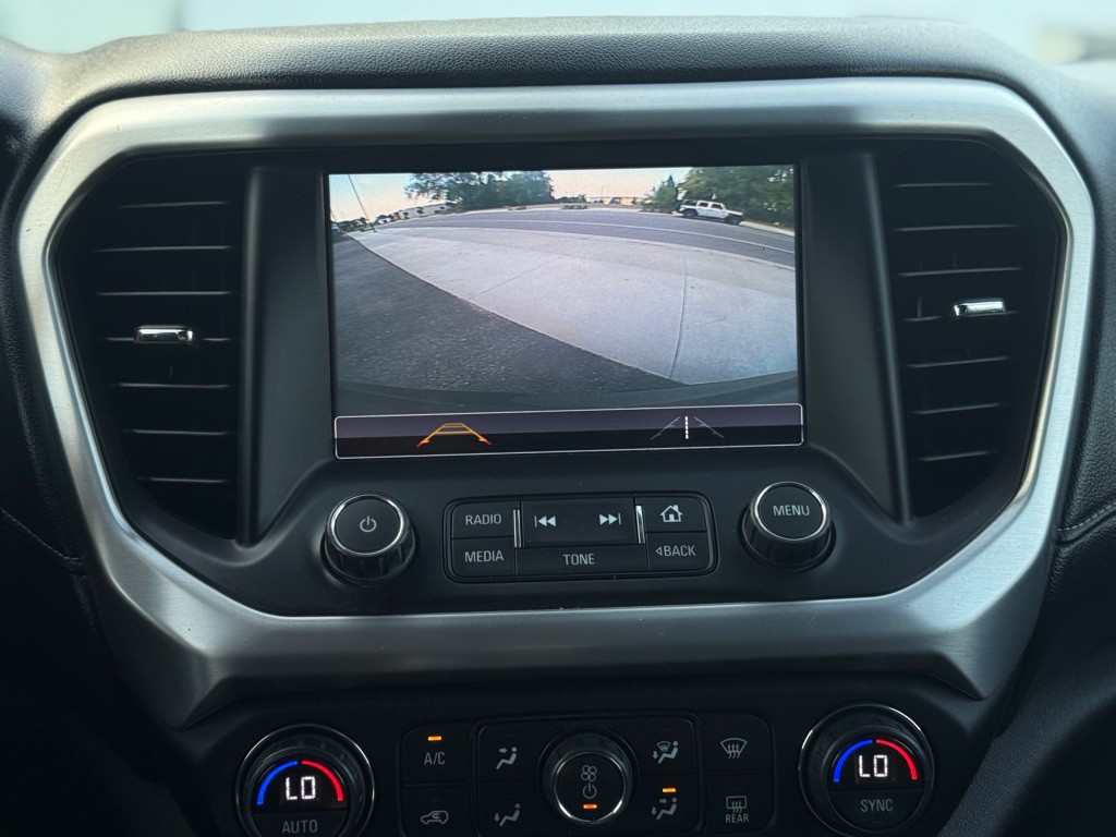 2017 GMC Acadia Image 8
