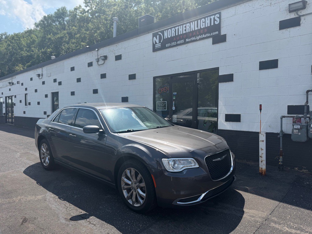 2015 Chrysler 300 Image 1
