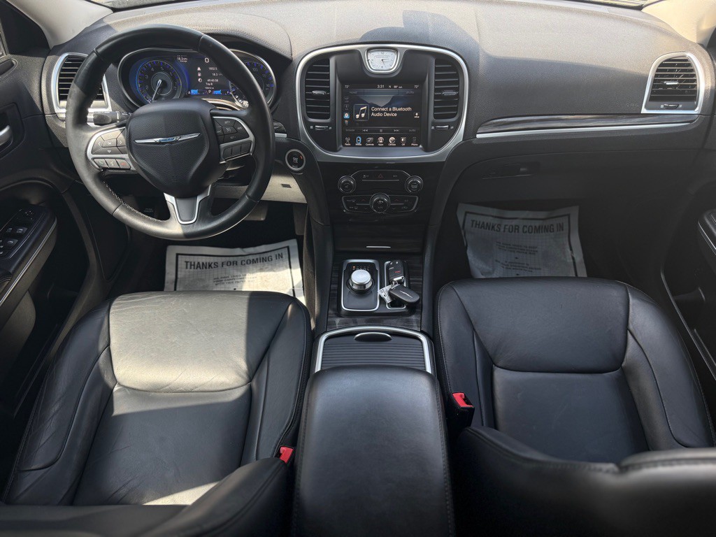 2015 Chrysler 300 Image 2