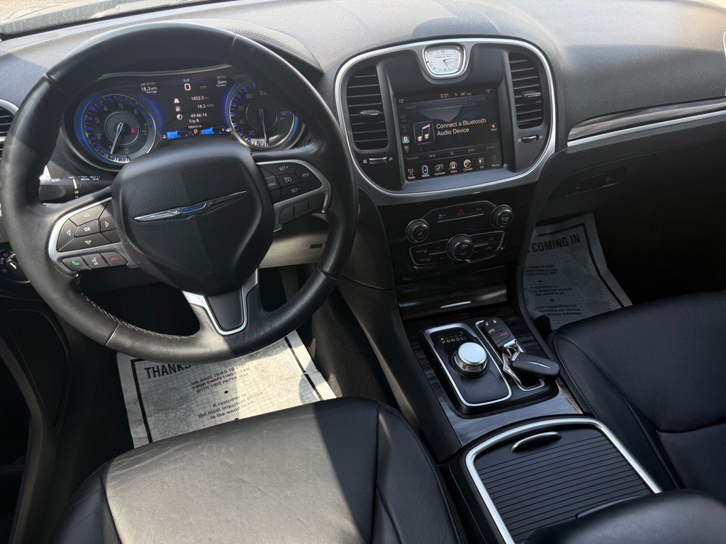 2015 Chrysler 300 Image 3