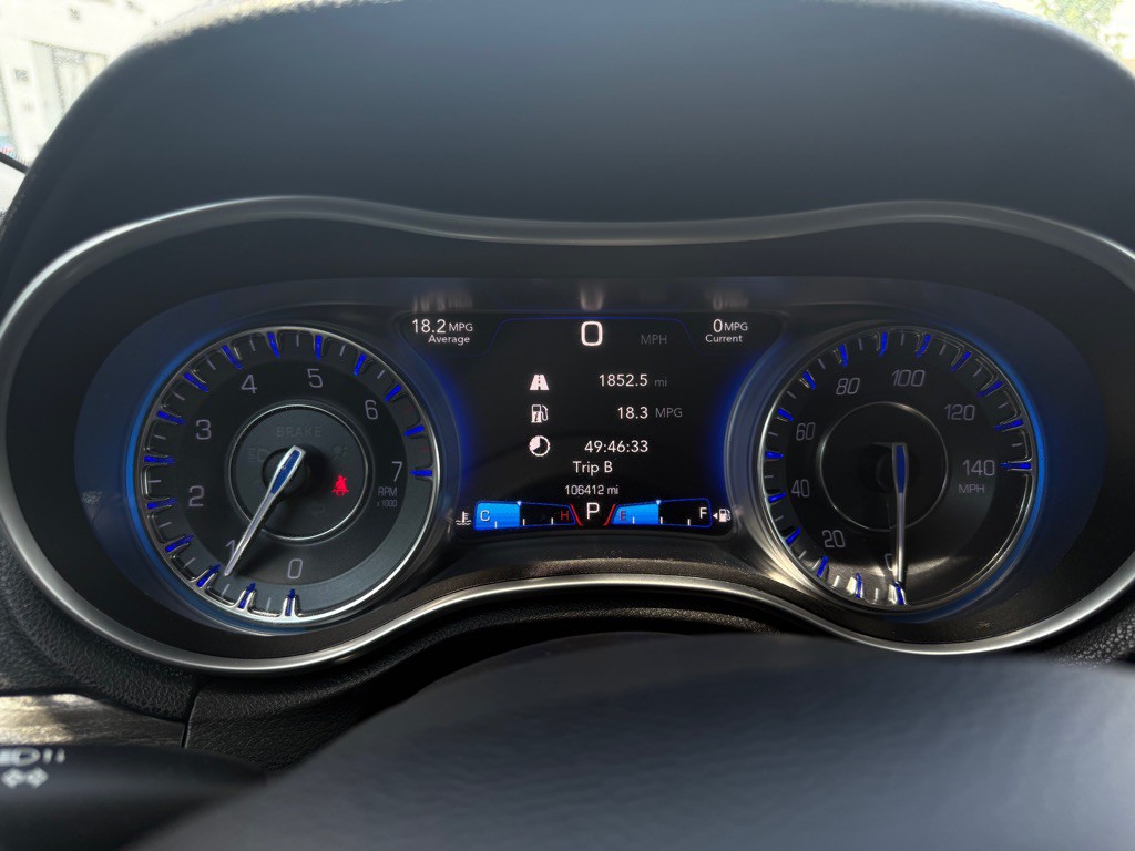2015 Chrysler 300 Image 4