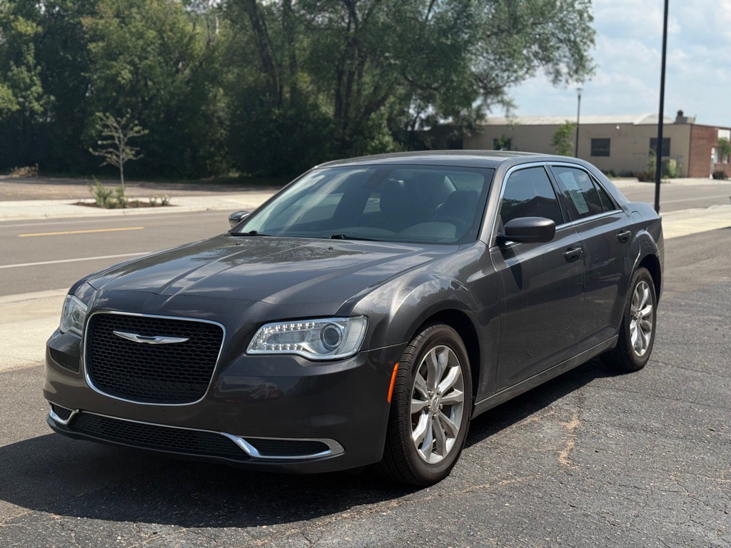 2015 Chrysler 300 Image 10