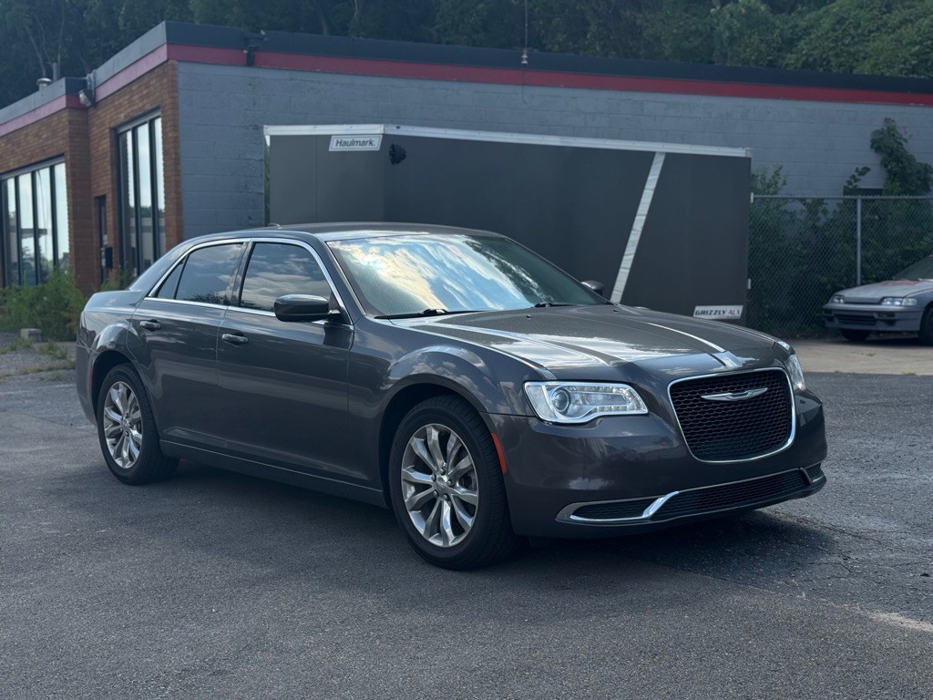 2015 Chrysler 300 Image 16
