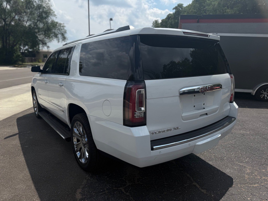 2015 GMC Yukon Image 17