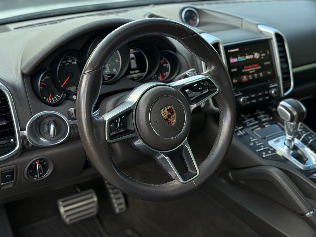2017 Porsche Cayenne Image 2