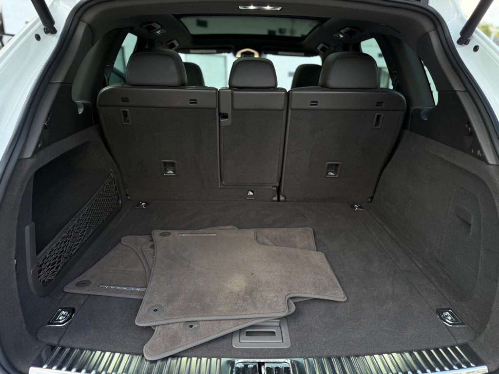 2017 Porsche Cayenne Image 10