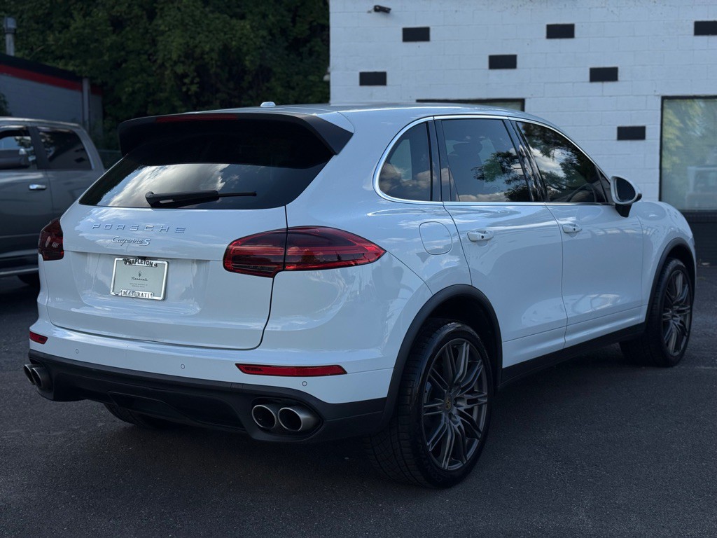 2017 Porsche Cayenne Image 16