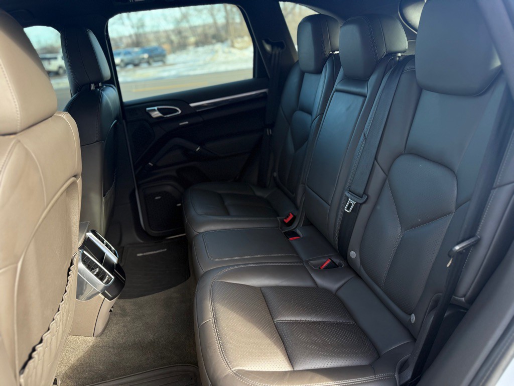 2017 Porsche Cayenne Image 7