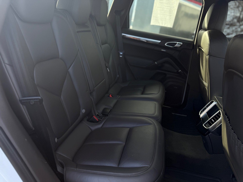 2017 Porsche Cayenne Image 8