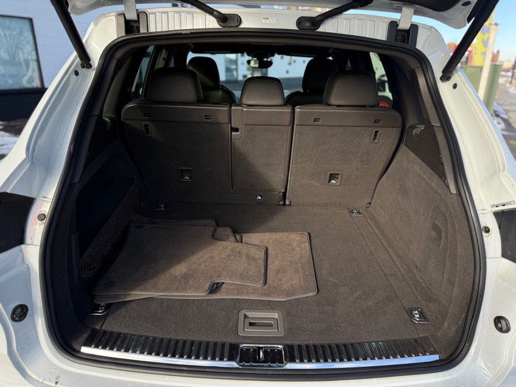 2017 Porsche Cayenne Image 9