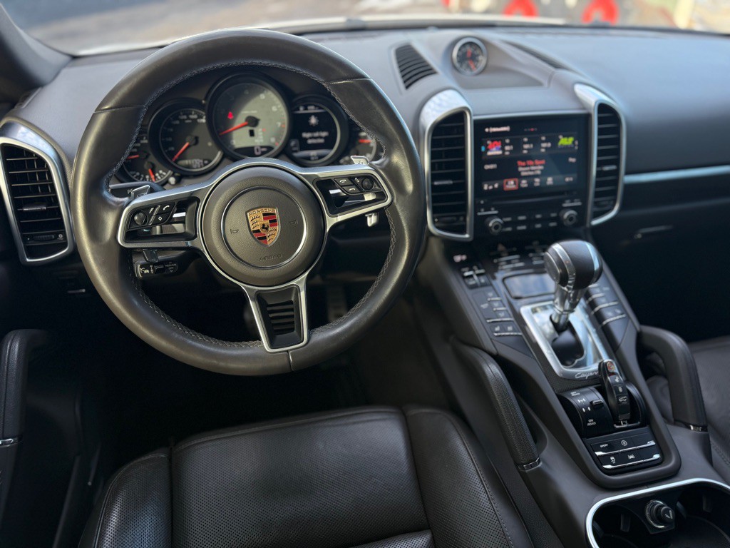 2017 Porsche Cayenne Image 2