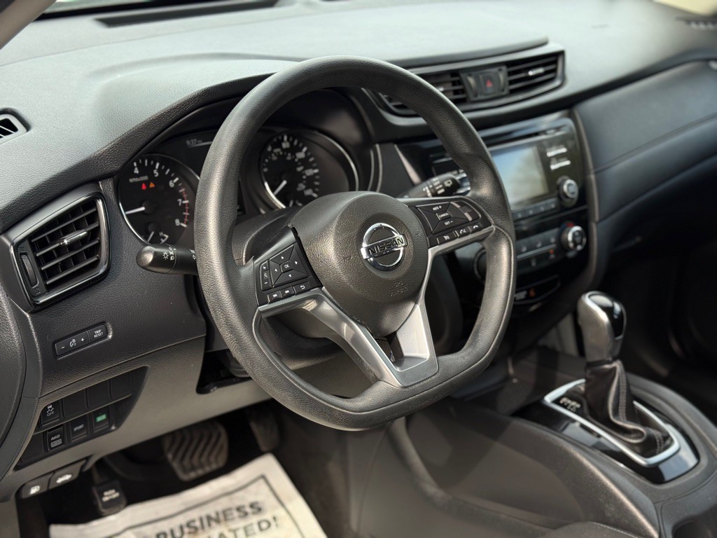 2017 Nissan Rogue Image 2