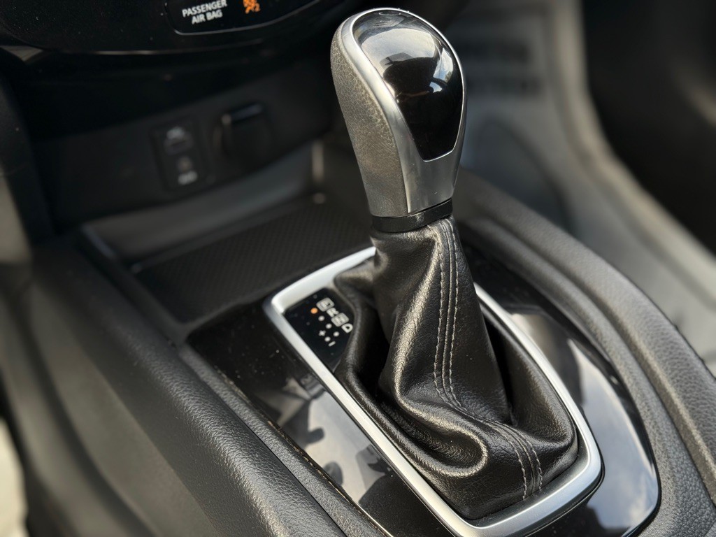 2017 Nissan Rogue Image 8