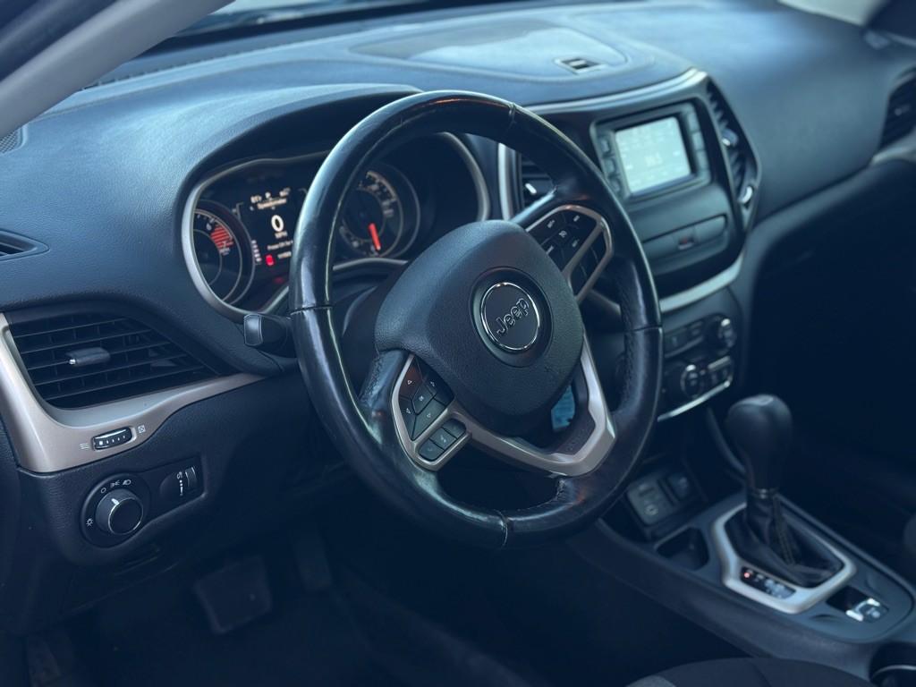 2017 Jeep Cherokee Image 2