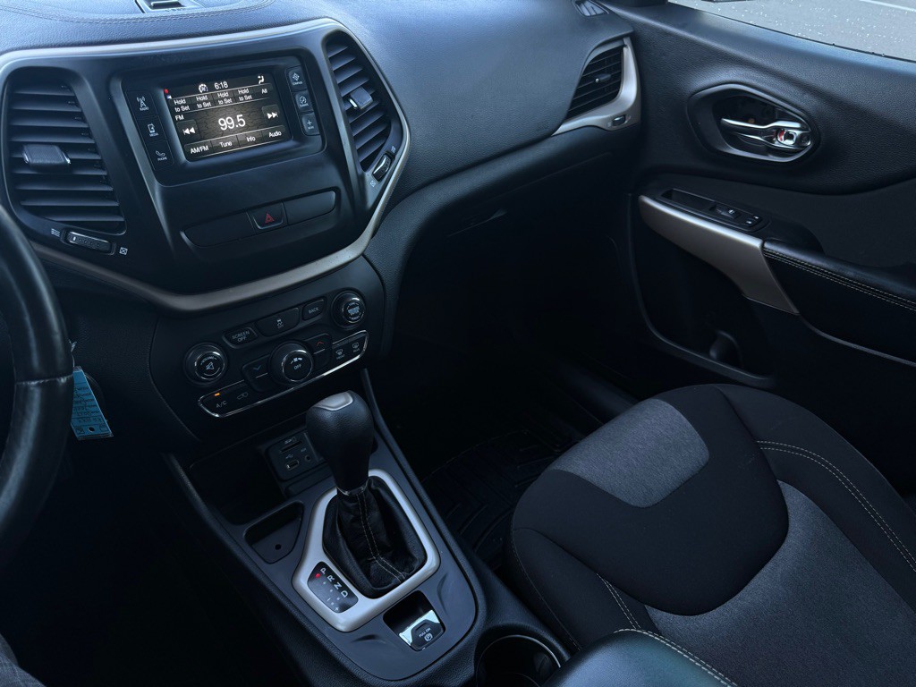 2017 Jeep Cherokee Image 6