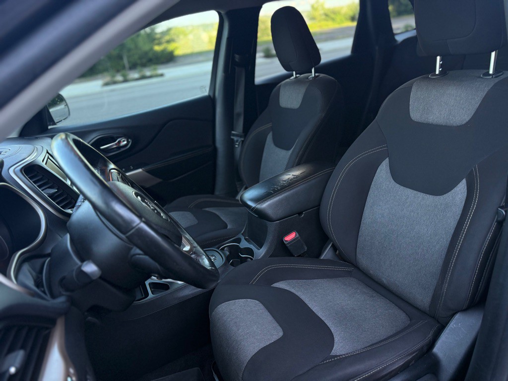 2017 Jeep Cherokee Image 7