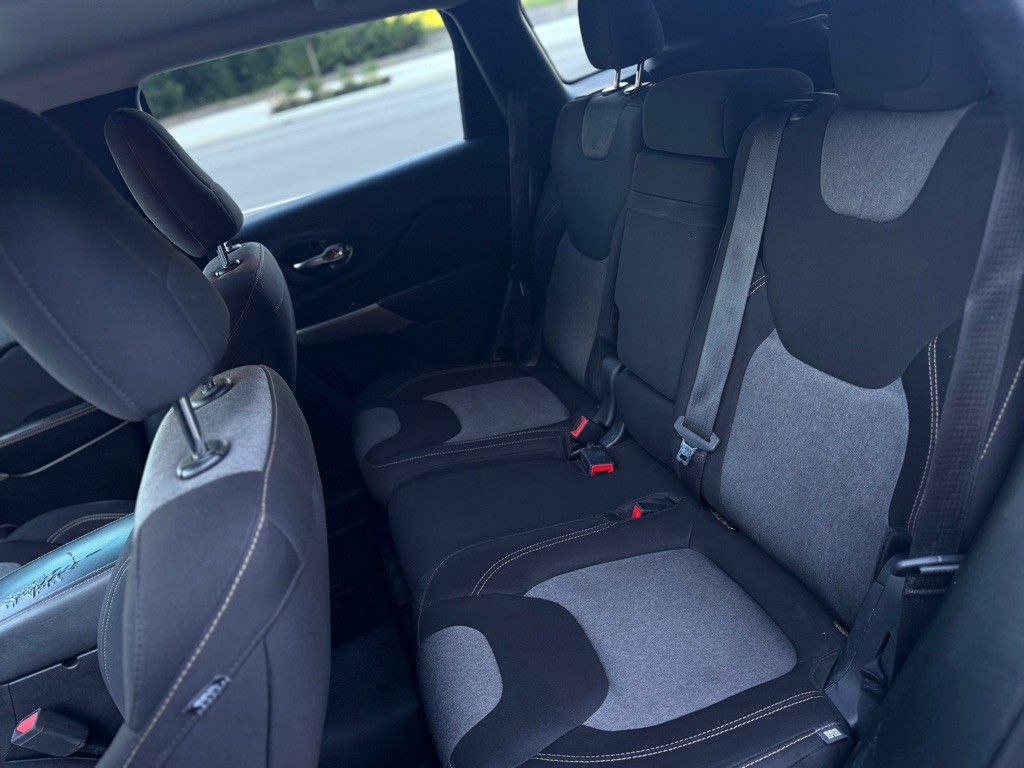 2017 Jeep Cherokee Image 8