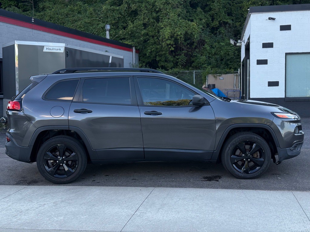 2017 Jeep Cherokee Image 11