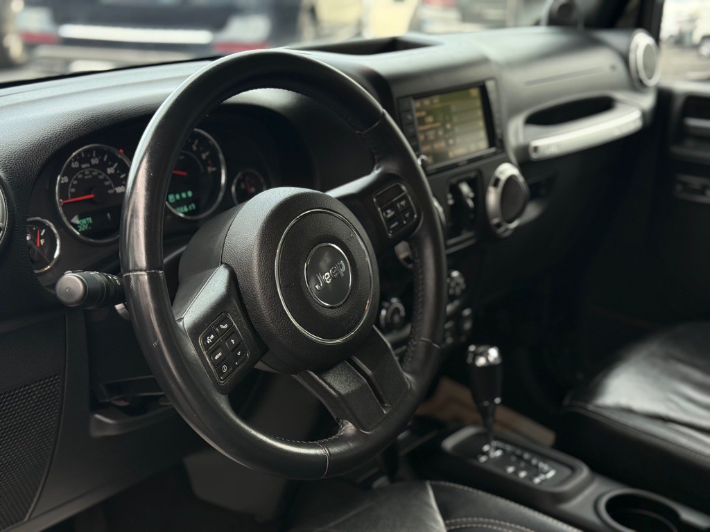 2013 Jeep Wrangler Unlimited Image 2