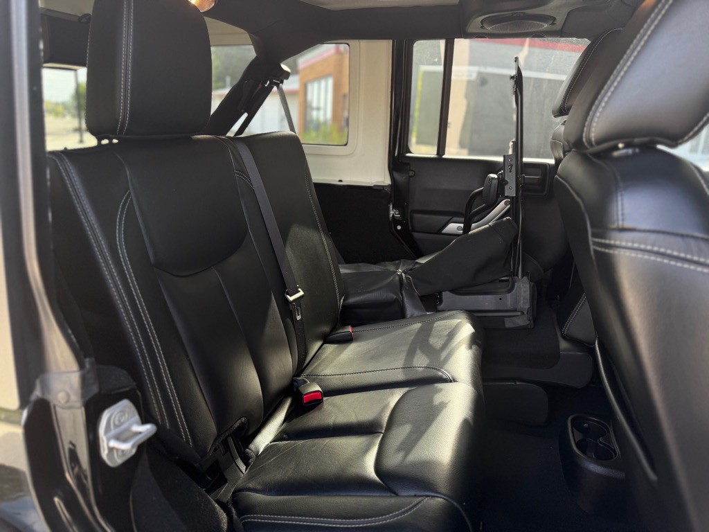 2013 Jeep Wrangler Unlimited Image 11