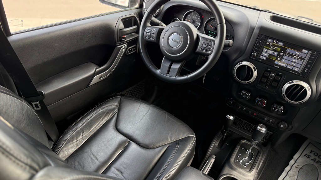 2013 Jeep Wrangler Unlimited Image 2