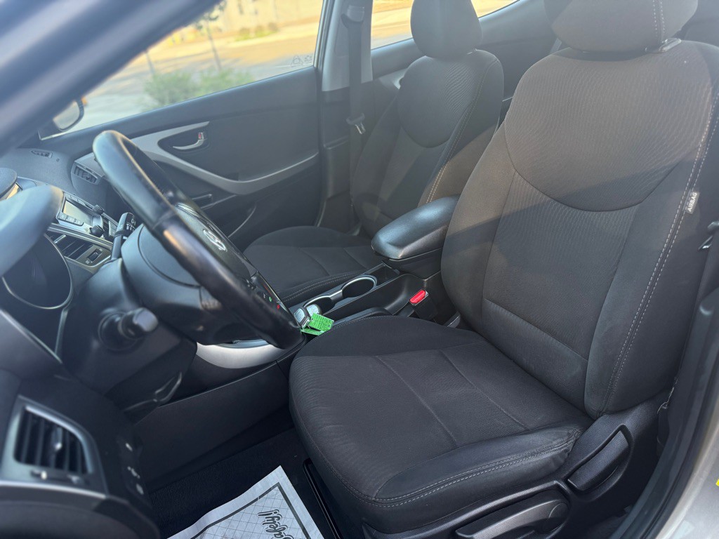 2016 Hyundai Elantra Image 10