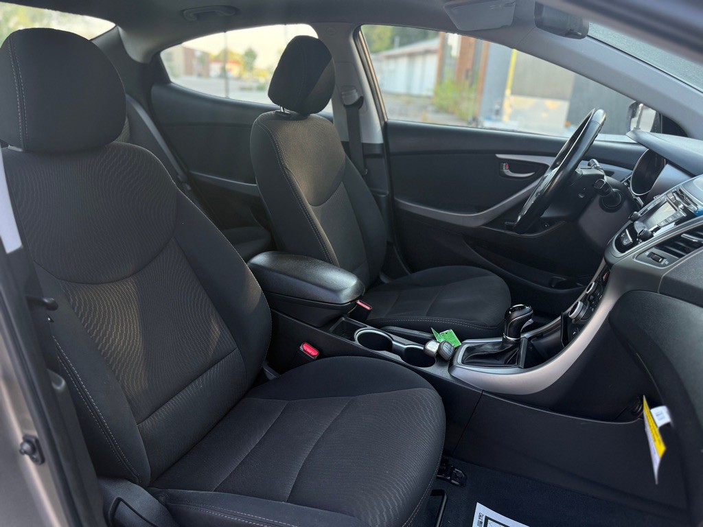 2016 Hyundai Elantra Image 11