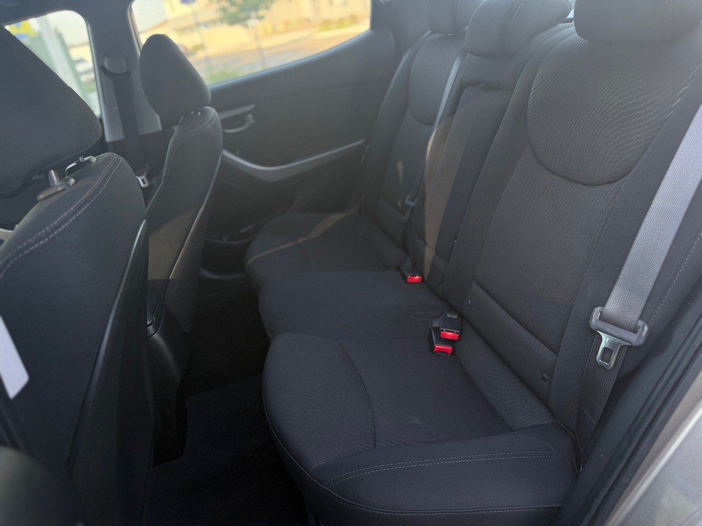 2016 Hyundai Elantra Image 12