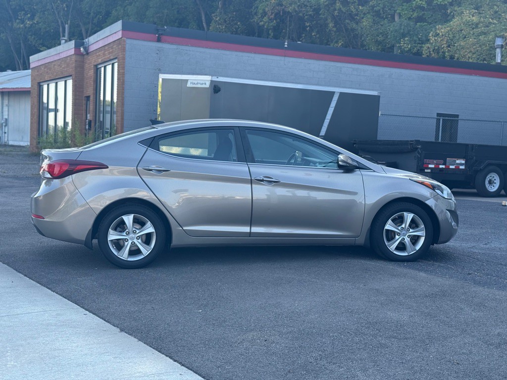 2016 Hyundai Elantra Image 17