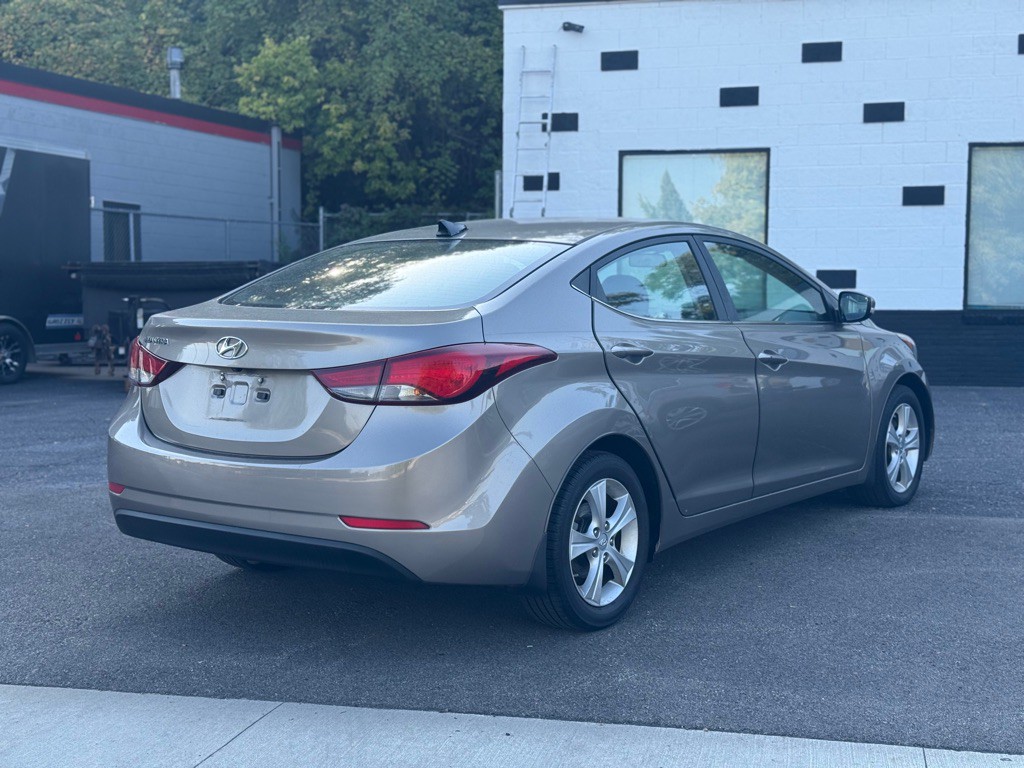 2016 Hyundai Elantra Image 18