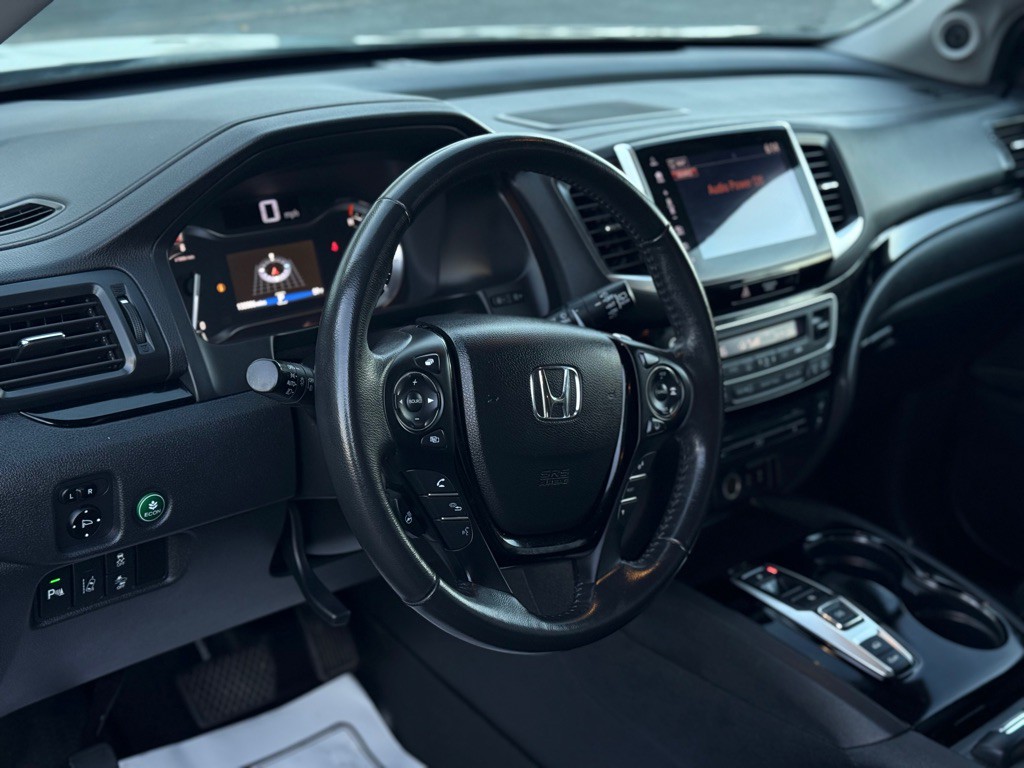 2017 Honda Pilot Image 2