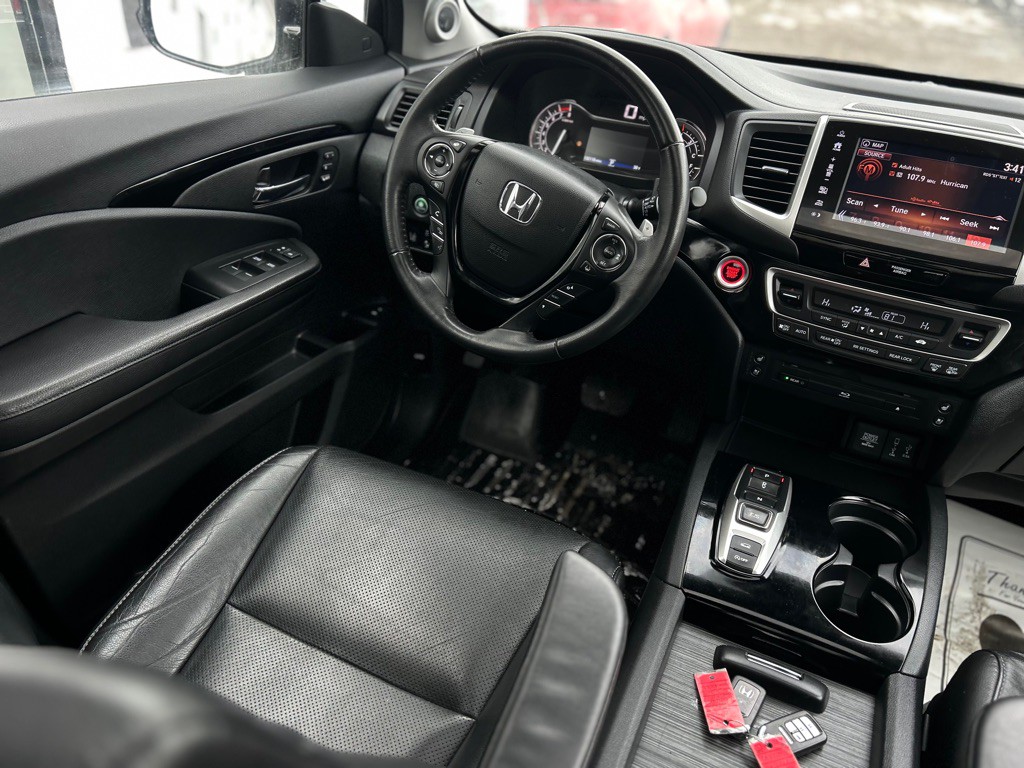 2017 Honda Pilot Image 2