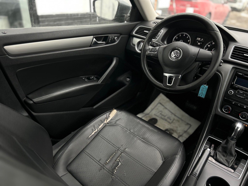 2014 Volkswagen Passat Image 2