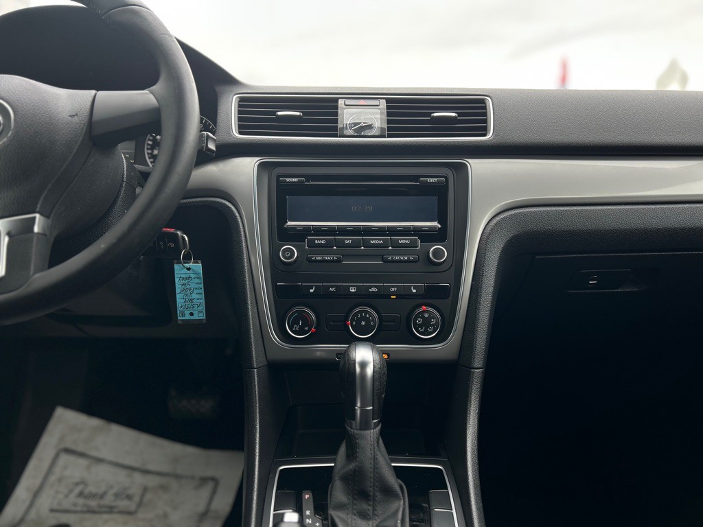 2014 Volkswagen Passat Image 5