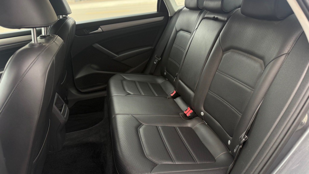 2014 Volkswagen Passat Image 9