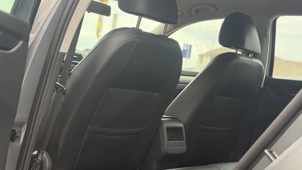 2014 Volkswagen Passat Image 25