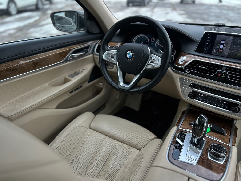 2017 BMW 7 Series Image 2