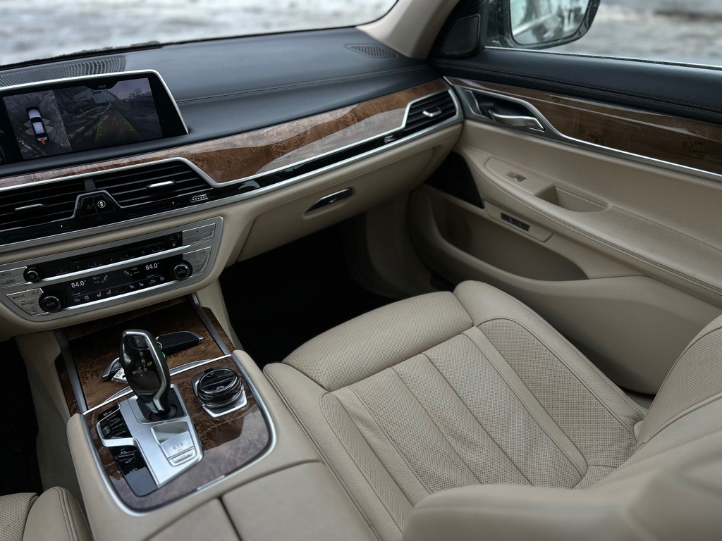 2017 BMW 7 Series Image 3