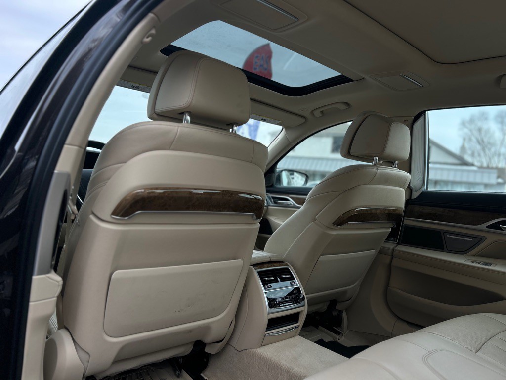 2017 BMW 7 Series Image 9