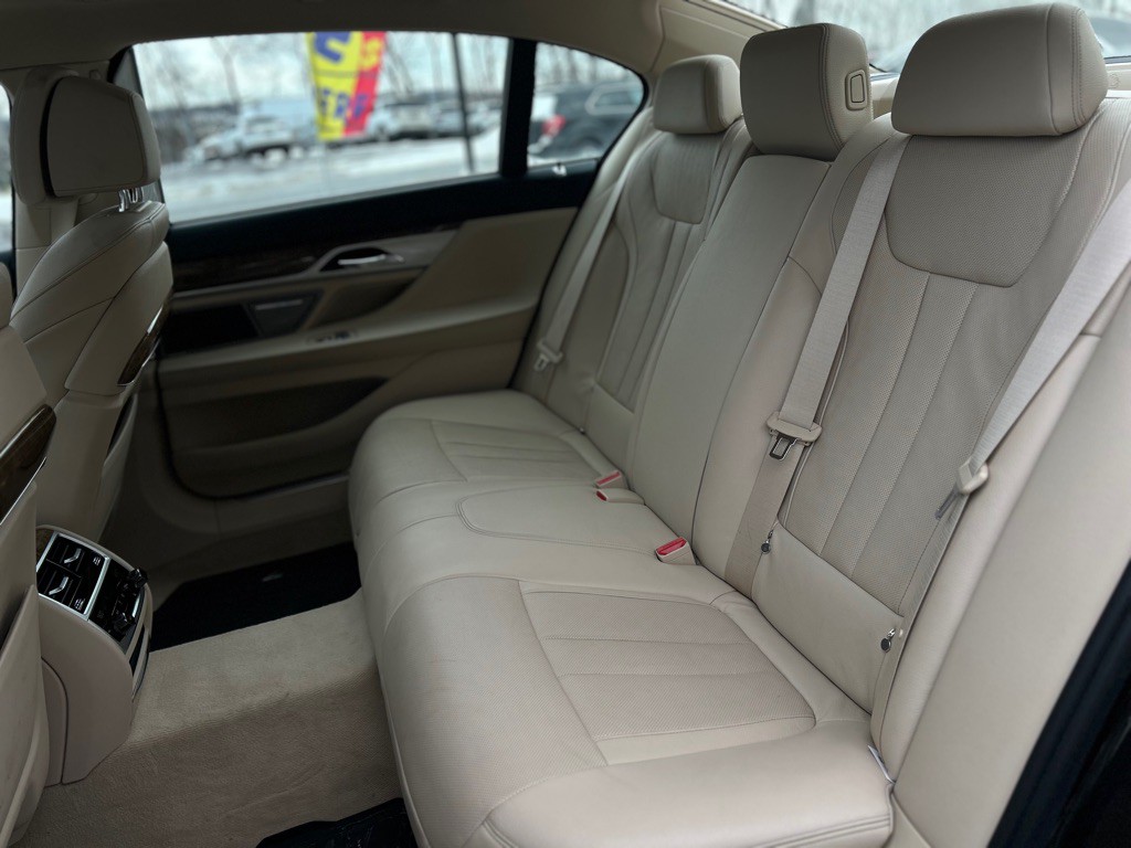 2017 BMW 7 Series Image 10
