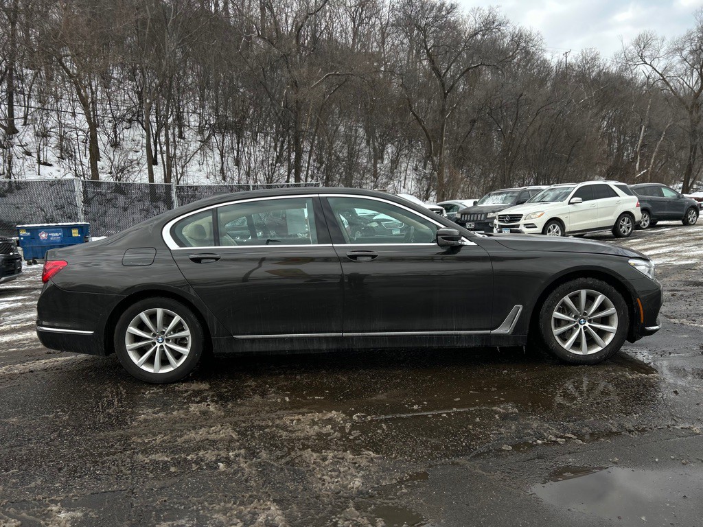 2017 BMW 7 Series Image 13
