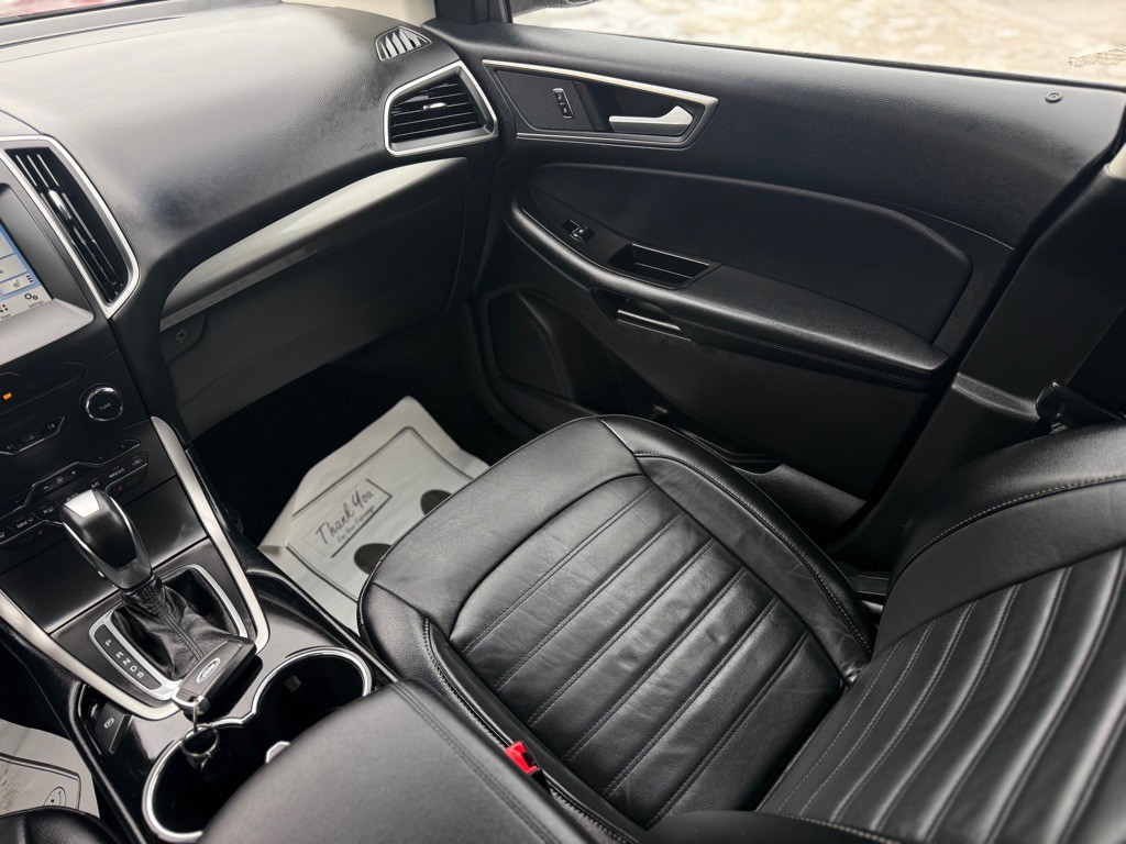 2017 Ford Edge Image 8