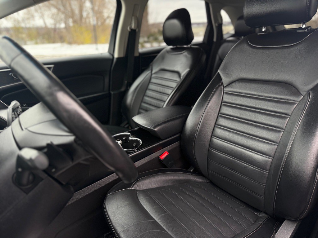 2017 Ford Edge Image 9