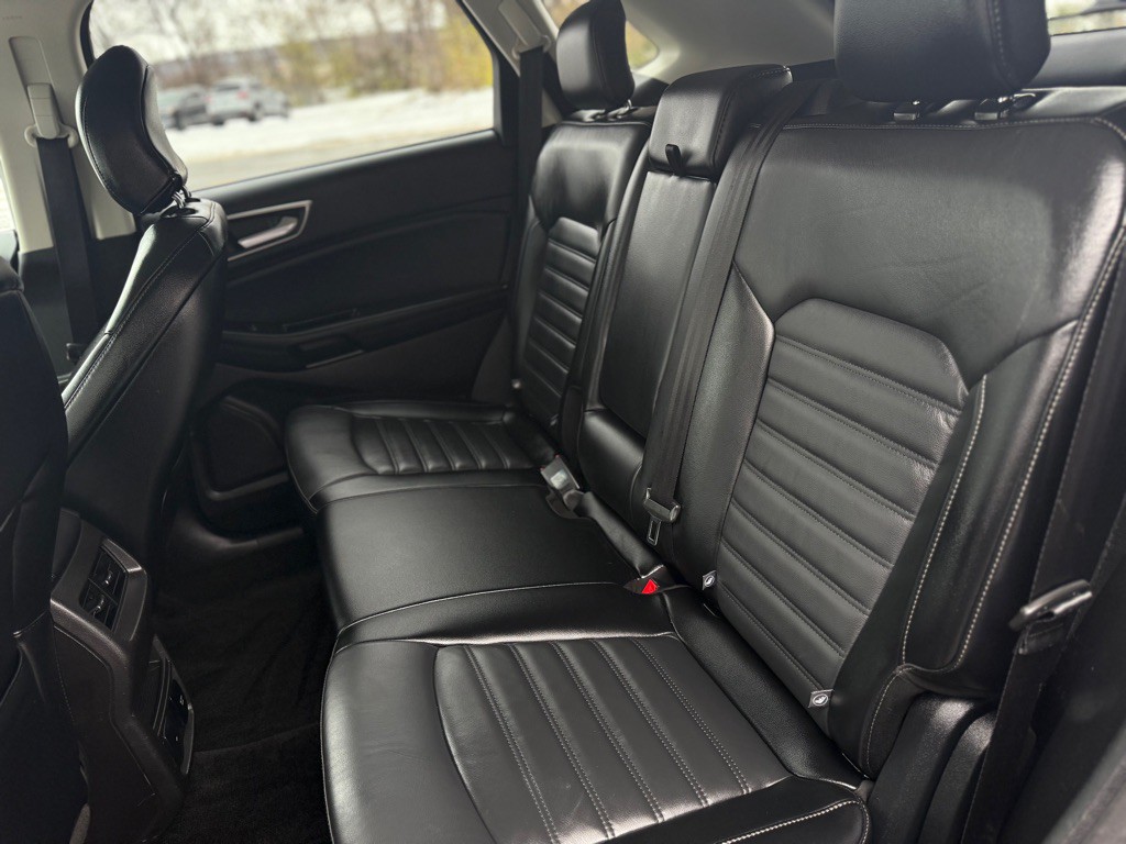 2017 Ford Edge Image 11