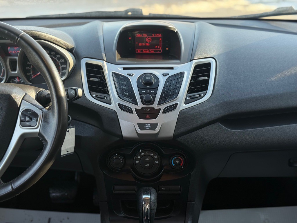 2012 Ford Fiesta Image 4