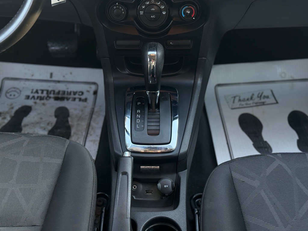 2012 Ford Fiesta Image 5